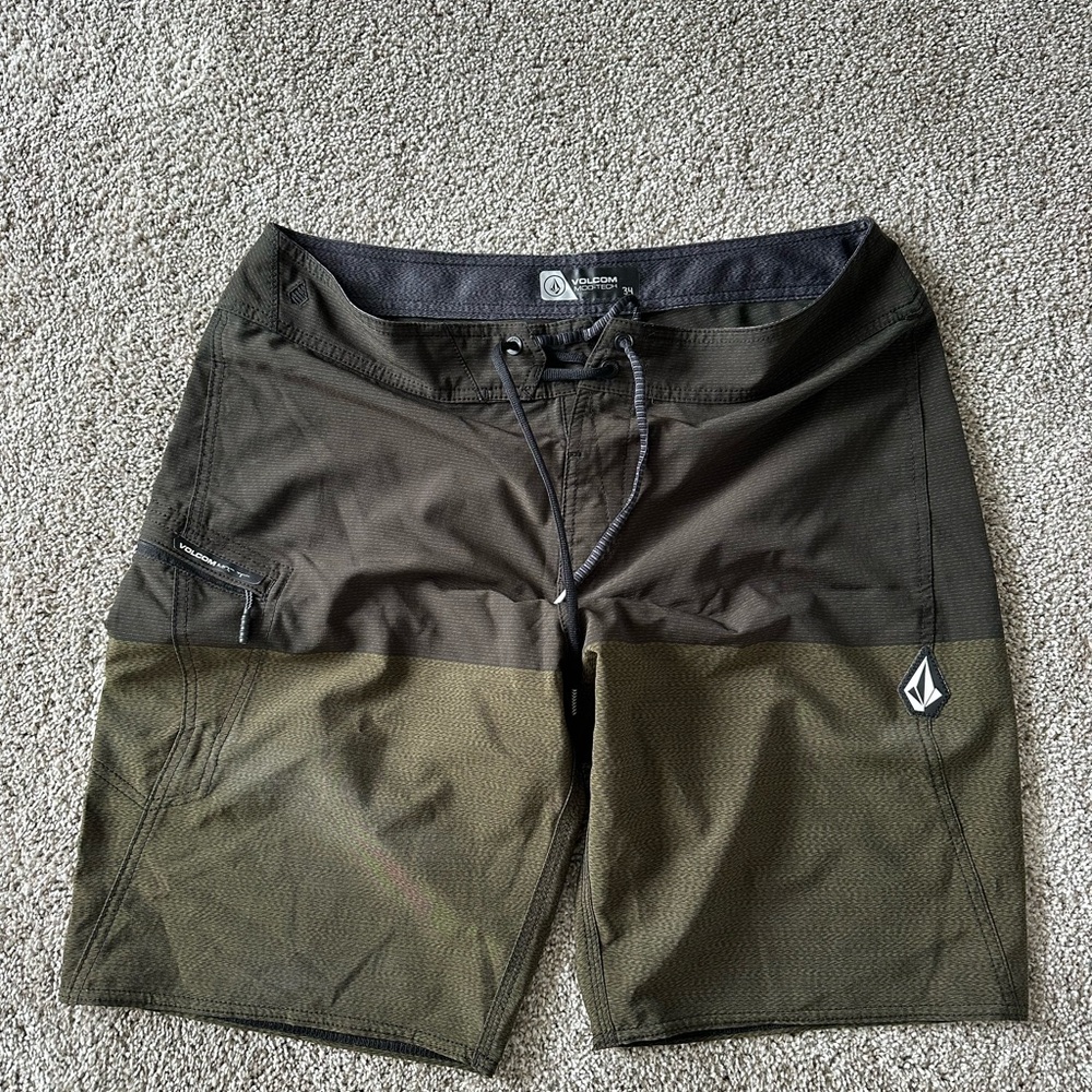 Volcom Men’s Mod-Tech Olive Green Drawstring Board Shorts